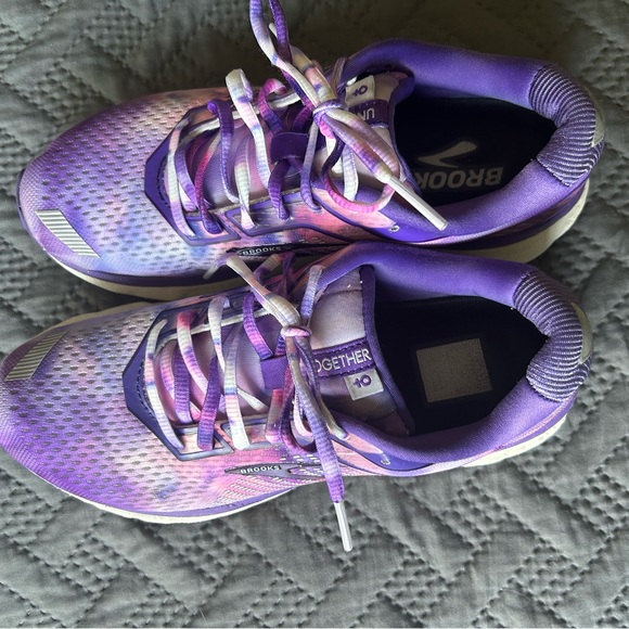 Limited Edition Brooks Ghosts Empower Her - Picture 5 of 5